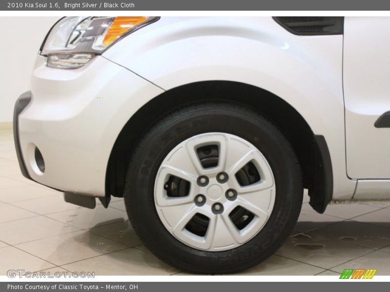 Bright Silver / Black Cloth 2010 Kia Soul 1.6