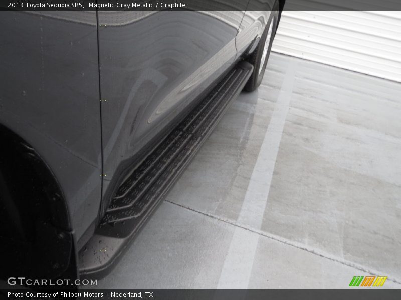 Magnetic Gray Metallic / Graphite 2013 Toyota Sequoia SR5