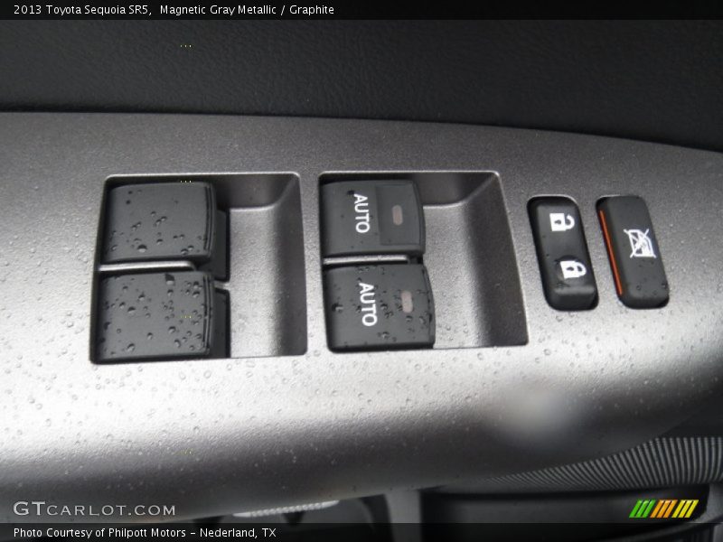 Magnetic Gray Metallic / Graphite 2013 Toyota Sequoia SR5