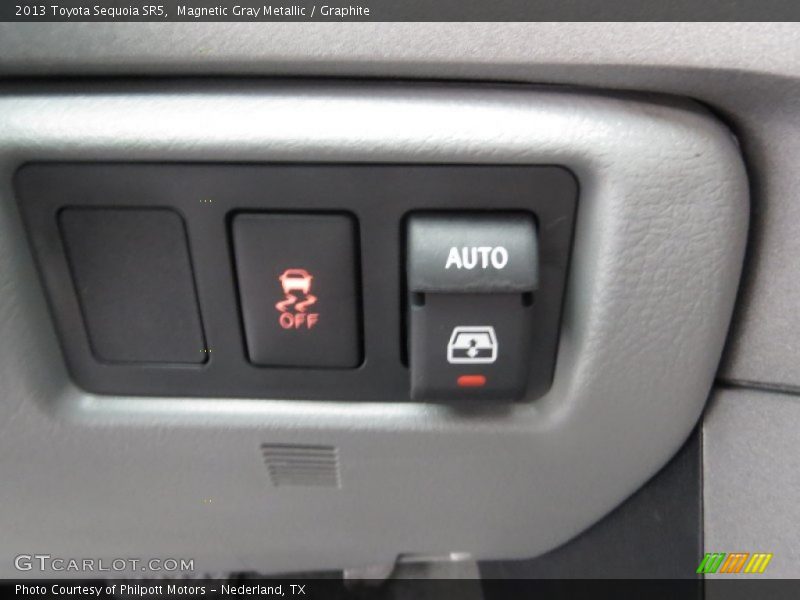 Magnetic Gray Metallic / Graphite 2013 Toyota Sequoia SR5