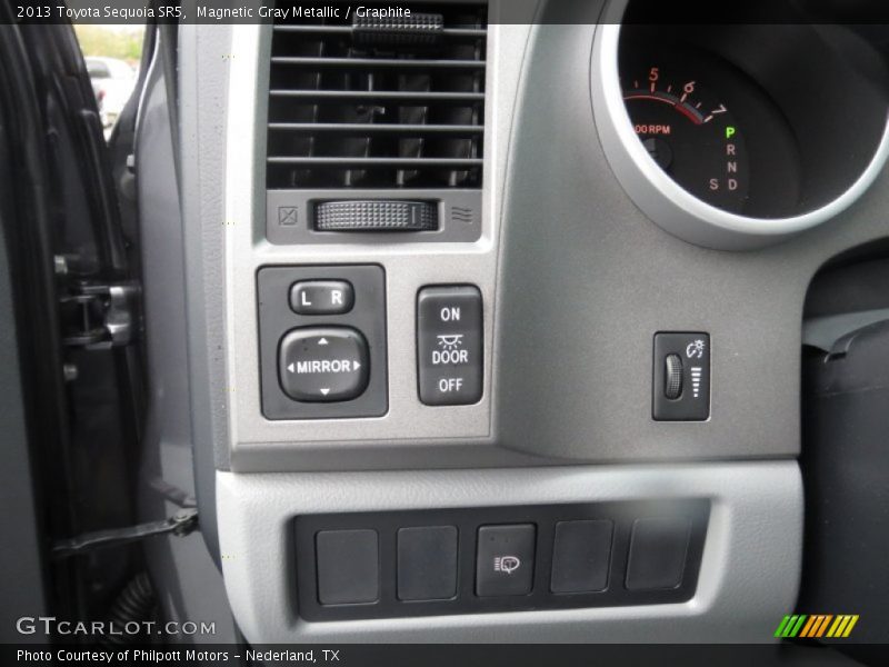 Magnetic Gray Metallic / Graphite 2013 Toyota Sequoia SR5