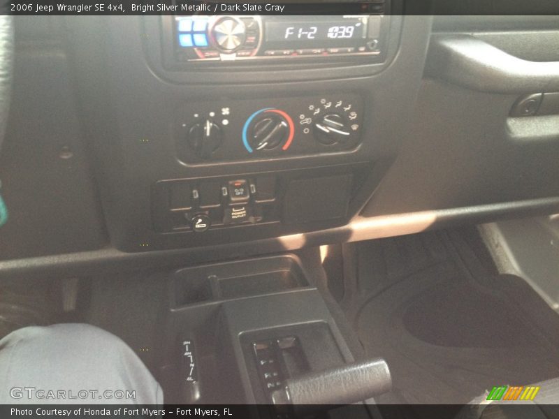 Bright Silver Metallic / Dark Slate Gray 2006 Jeep Wrangler SE 4x4