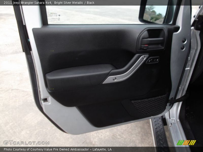 Bright Silver Metallic / Black 2011 Jeep Wrangler Sahara 4x4