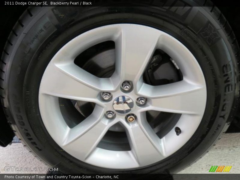 Blackberry Pearl / Black 2011 Dodge Charger SE