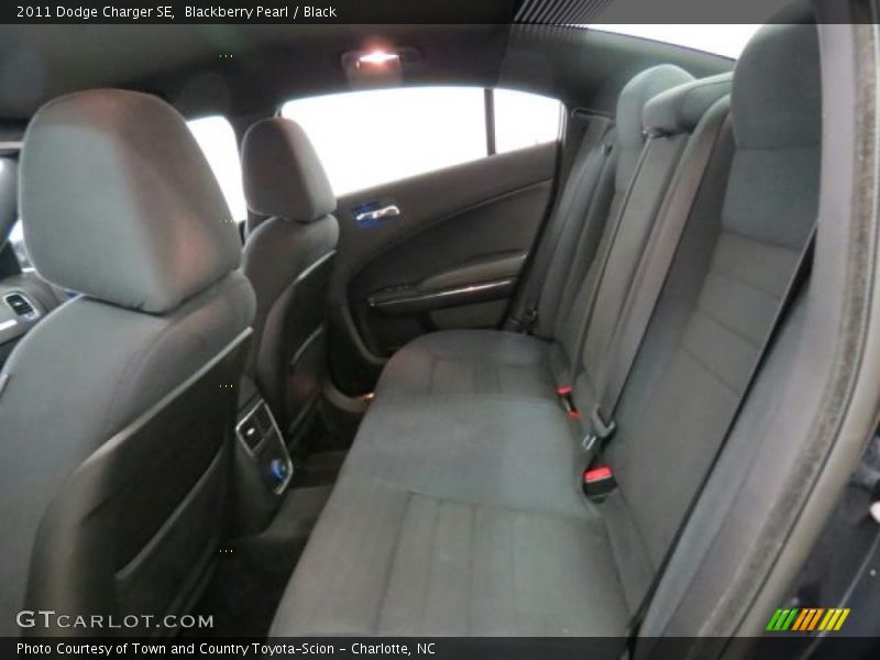Blackberry Pearl / Black 2011 Dodge Charger SE