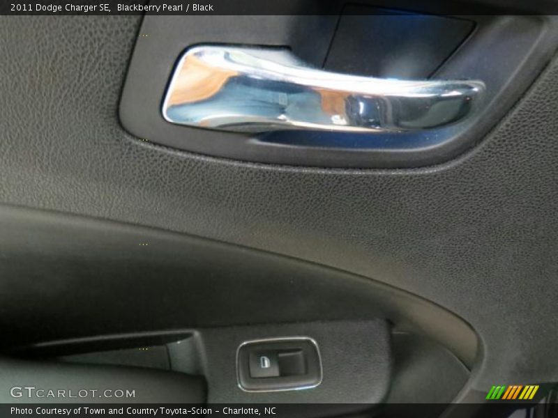 Blackberry Pearl / Black 2011 Dodge Charger SE