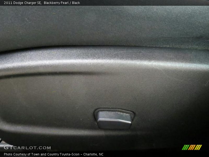 Blackberry Pearl / Black 2011 Dodge Charger SE