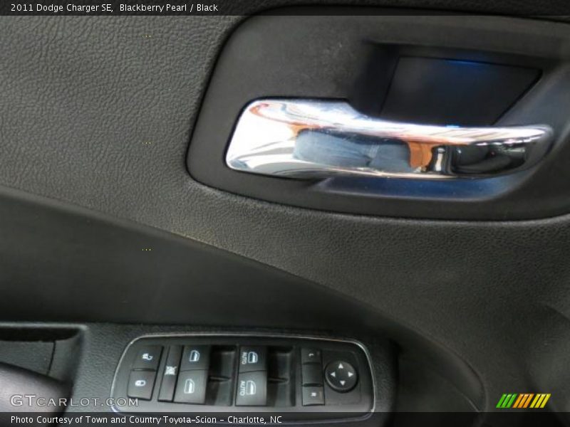 Blackberry Pearl / Black 2011 Dodge Charger SE