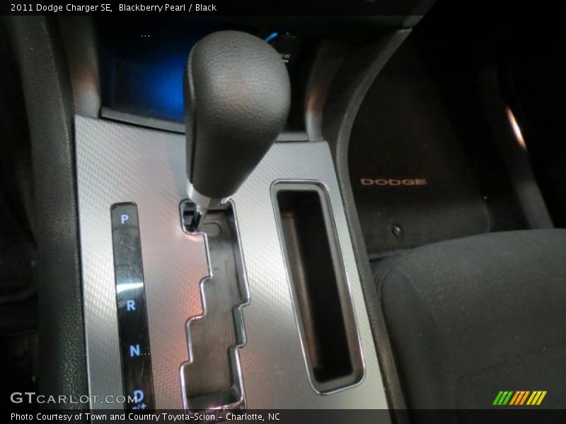 Blackberry Pearl / Black 2011 Dodge Charger SE