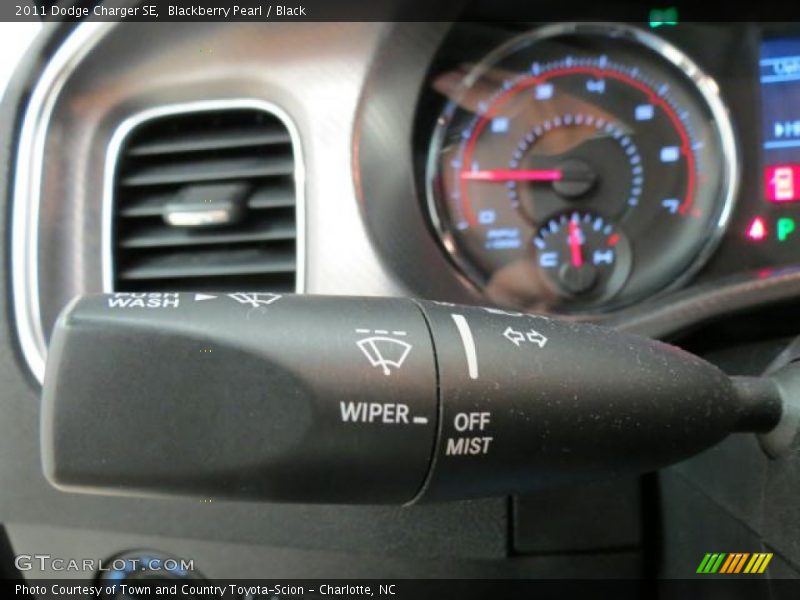 Blackberry Pearl / Black 2011 Dodge Charger SE