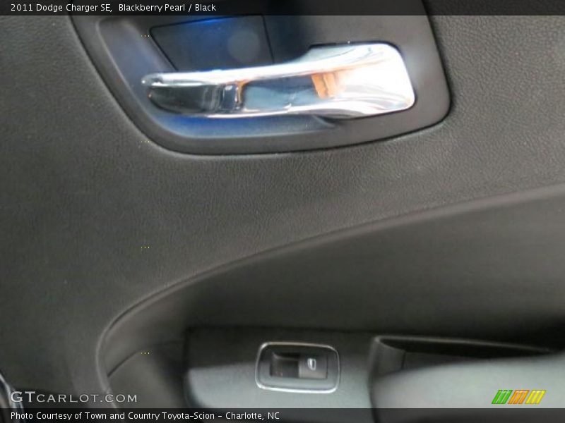 Blackberry Pearl / Black 2011 Dodge Charger SE