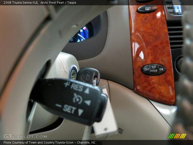 Arctic Frost Pearl / Taupe 2008 Toyota Sienna XLE
