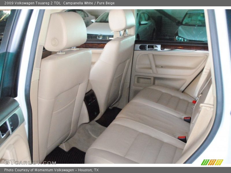 Campanella White / Pure Beige 2009 Volkswagen Touareg 2 TDI