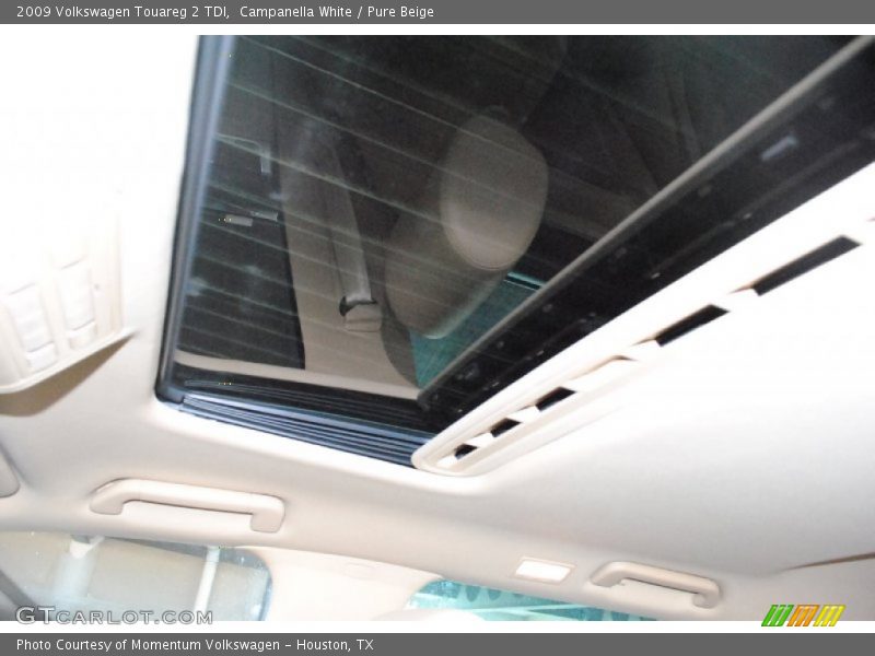 Campanella White / Pure Beige 2009 Volkswagen Touareg 2 TDI