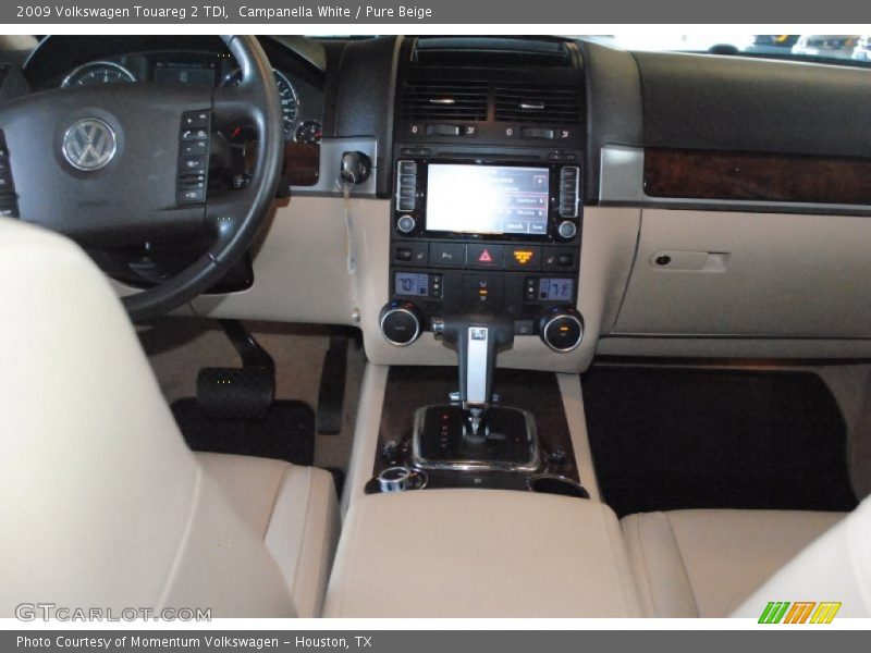 Campanella White / Pure Beige 2009 Volkswagen Touareg 2 TDI