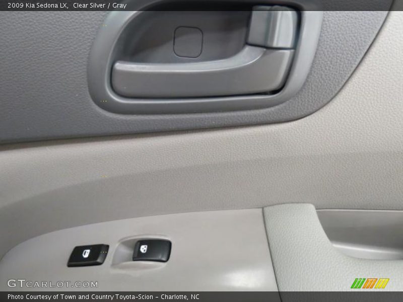 Clear Silver / Gray 2009 Kia Sedona LX