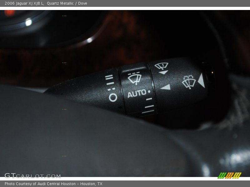 Quartz Metallic / Dove 2006 Jaguar XJ XJ8 L