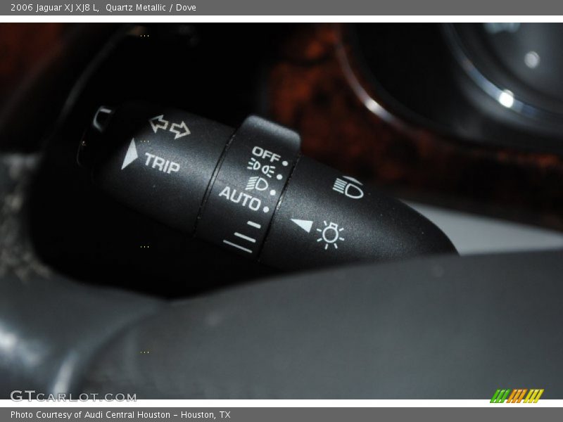 Quartz Metallic / Dove 2006 Jaguar XJ XJ8 L
