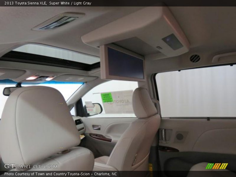 Super White / Light Gray 2013 Toyota Sienna XLE
