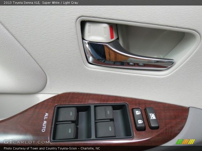 Super White / Light Gray 2013 Toyota Sienna XLE
