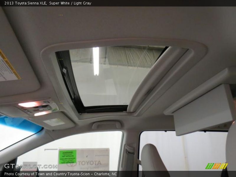 Super White / Light Gray 2013 Toyota Sienna XLE