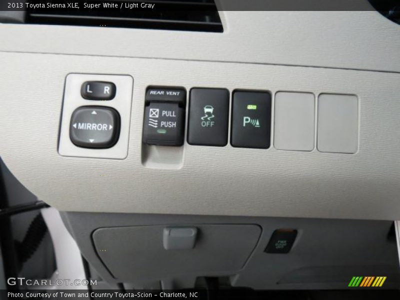 Super White / Light Gray 2013 Toyota Sienna XLE
