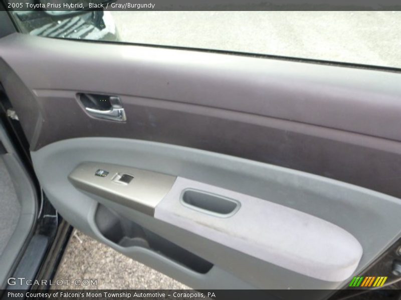 Black / Gray/Burgundy 2005 Toyota Prius Hybrid