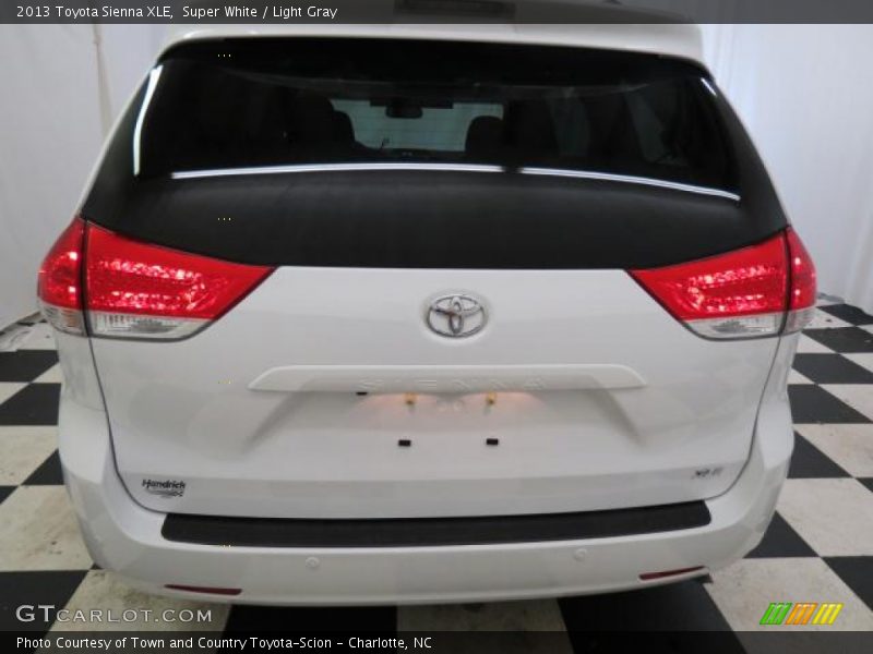 Super White / Light Gray 2013 Toyota Sienna XLE