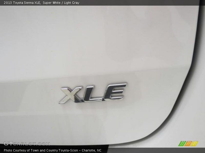 Super White / Light Gray 2013 Toyota Sienna XLE