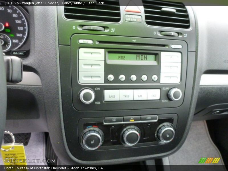 Candy White / Titan Black 2010 Volkswagen Jetta SE Sedan