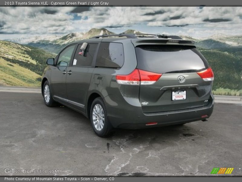 Cypress Green Pearl / Light Gray 2013 Toyota Sienna XLE