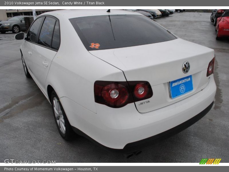 Candy White / Titan Black 2010 Volkswagen Jetta SE Sedan