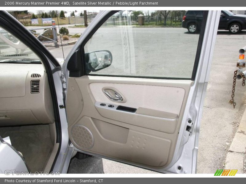 Satellite Silver Metallic / Pebble/Light Parchment 2006 Mercury Mariner Premier 4WD