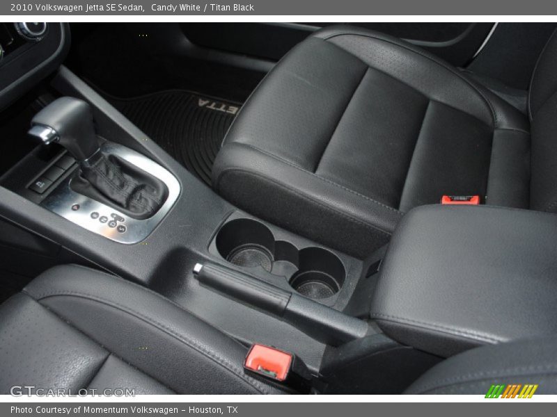 Candy White / Titan Black 2010 Volkswagen Jetta SE Sedan