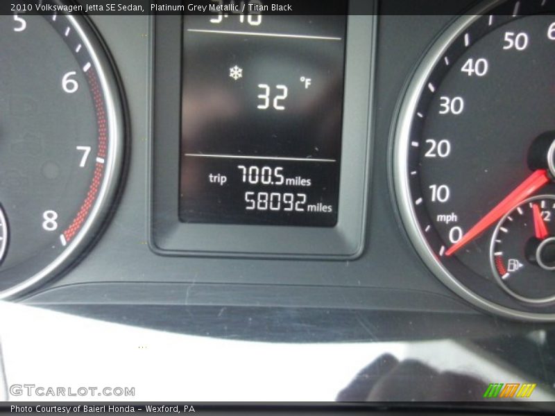 Platinum Grey Metallic / Titan Black 2010 Volkswagen Jetta SE Sedan