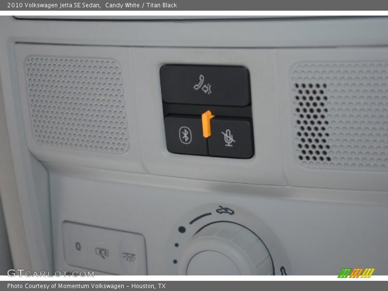 Candy White / Titan Black 2010 Volkswagen Jetta SE Sedan