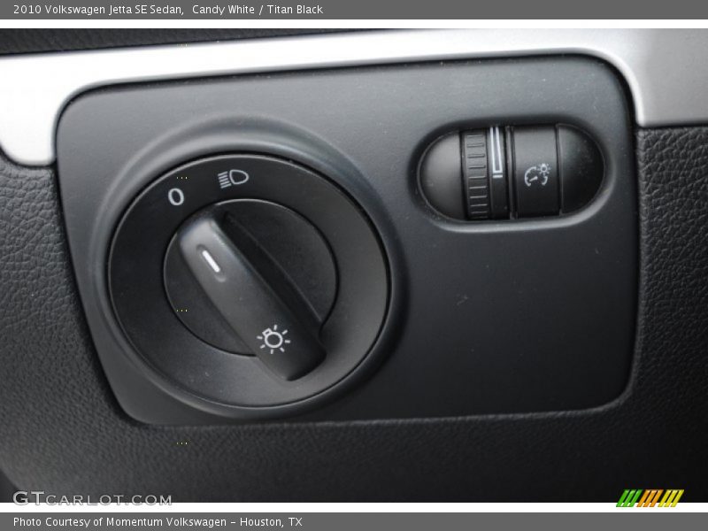 Candy White / Titan Black 2010 Volkswagen Jetta SE Sedan