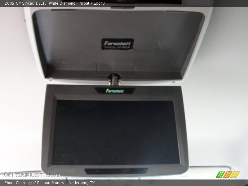 White Diamond Tricoat / Ebony 2009 GMC Acadia SLT