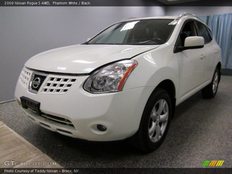 Phantom White / Black 2009 Nissan Rogue S AWD