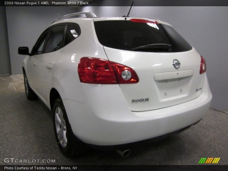 Phantom White / Black 2009 Nissan Rogue S AWD