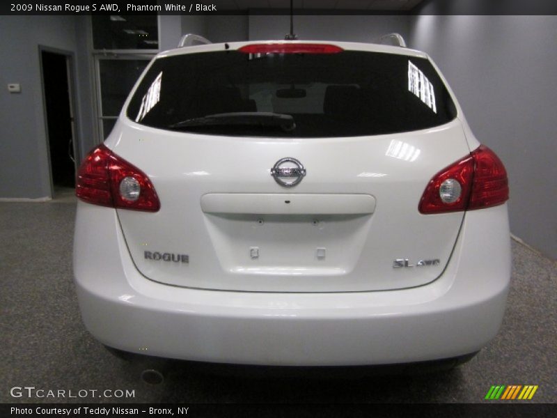 Phantom White / Black 2009 Nissan Rogue S AWD