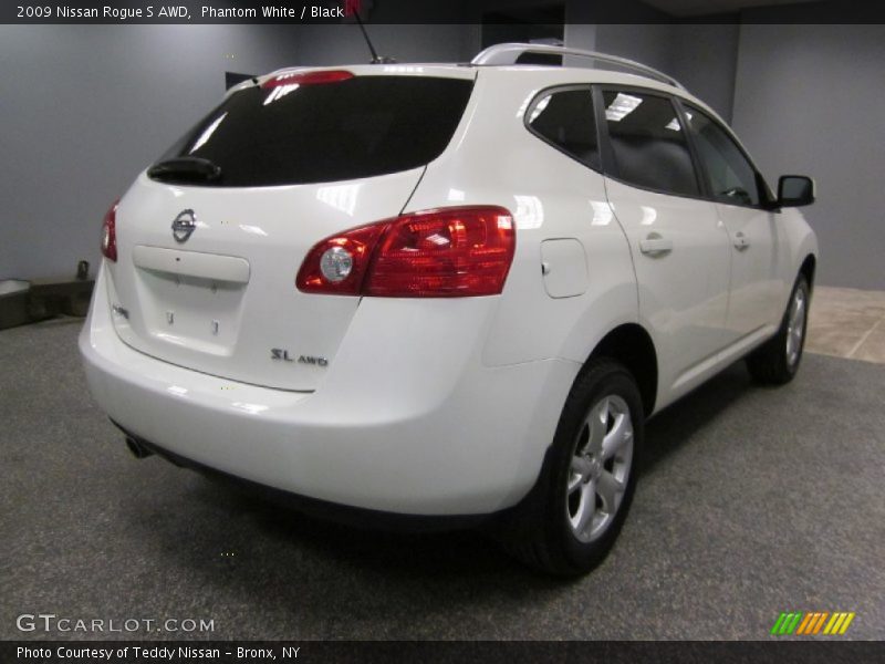 Phantom White / Black 2009 Nissan Rogue S AWD
