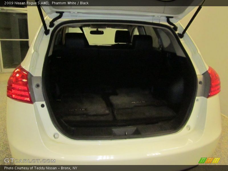 Phantom White / Black 2009 Nissan Rogue S AWD