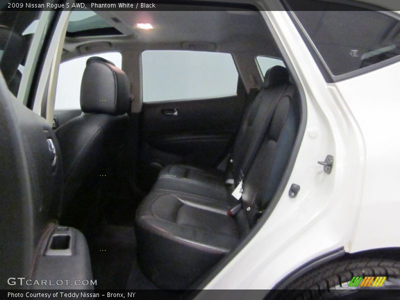 Phantom White / Black 2009 Nissan Rogue S AWD