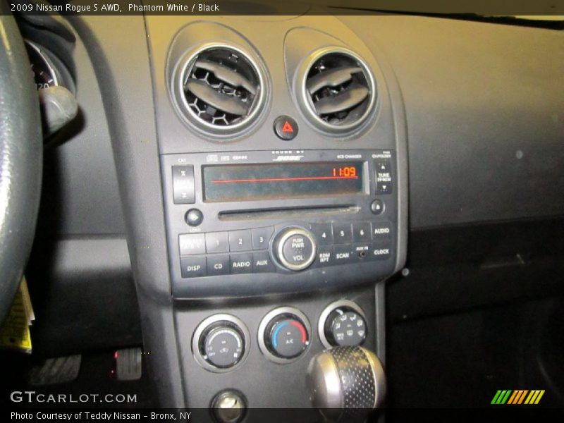 Phantom White / Black 2009 Nissan Rogue S AWD