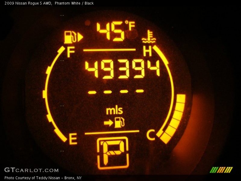 Phantom White / Black 2009 Nissan Rogue S AWD