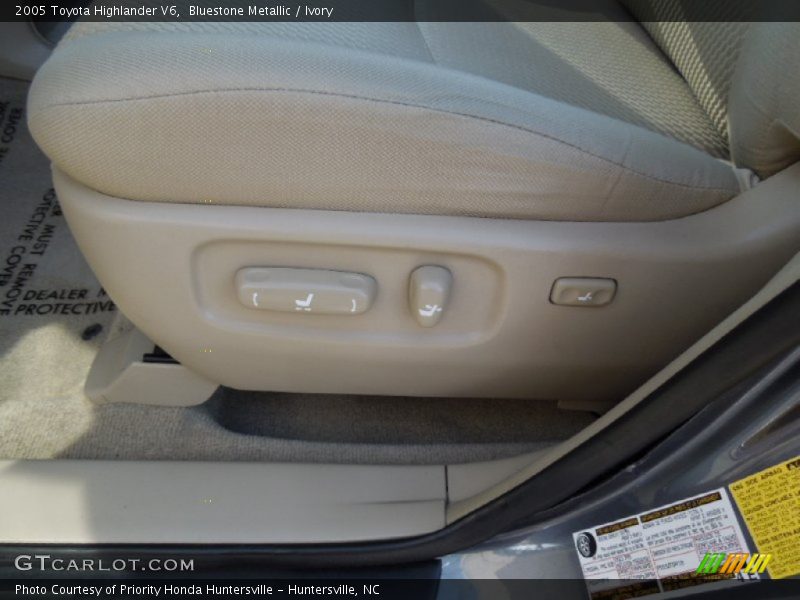 Bluestone Metallic / Ivory 2005 Toyota Highlander V6