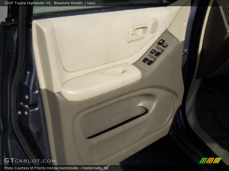 Bluestone Metallic / Ivory 2005 Toyota Highlander V6