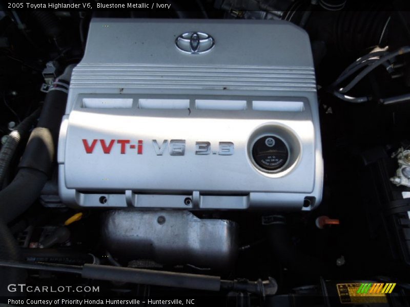 Bluestone Metallic / Ivory 2005 Toyota Highlander V6