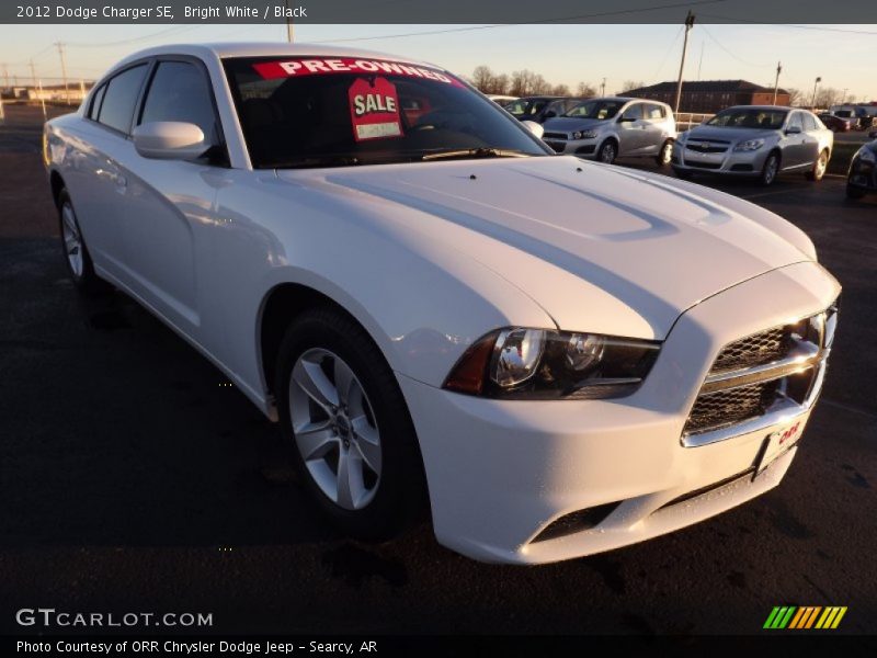 Bright White / Black 2012 Dodge Charger SE